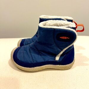 Keen little kids puffer boots size 9